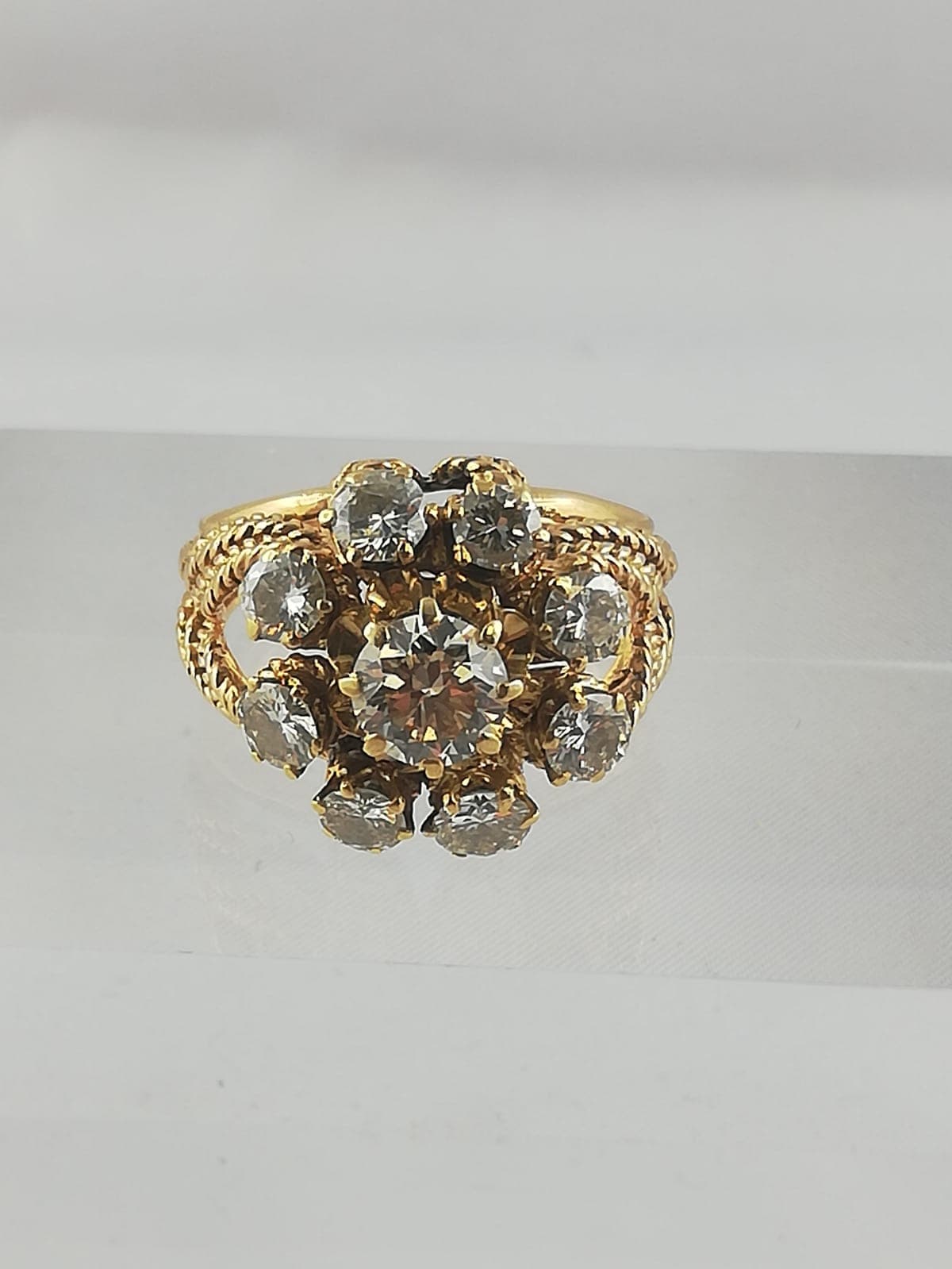 Bijou rachaté à Paris 14e